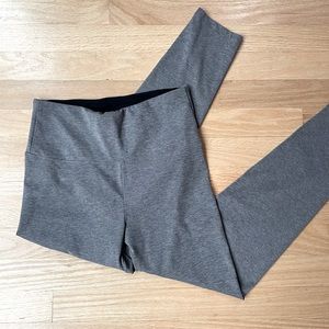 Bally Fitness Gray Capri Leggings Size Medium In Excellent Condition